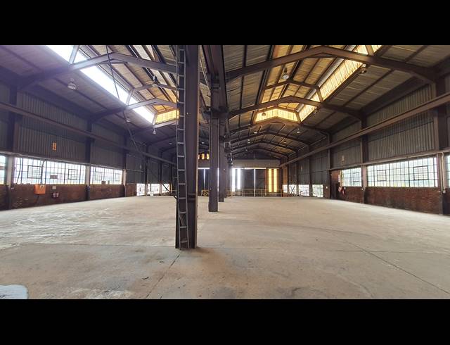 1,850M² WAREHOUSE FOR SALE IN CHLOORKOP
